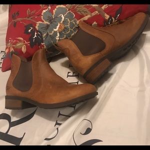 UGG Bonham Chelsea Boot size 11.
